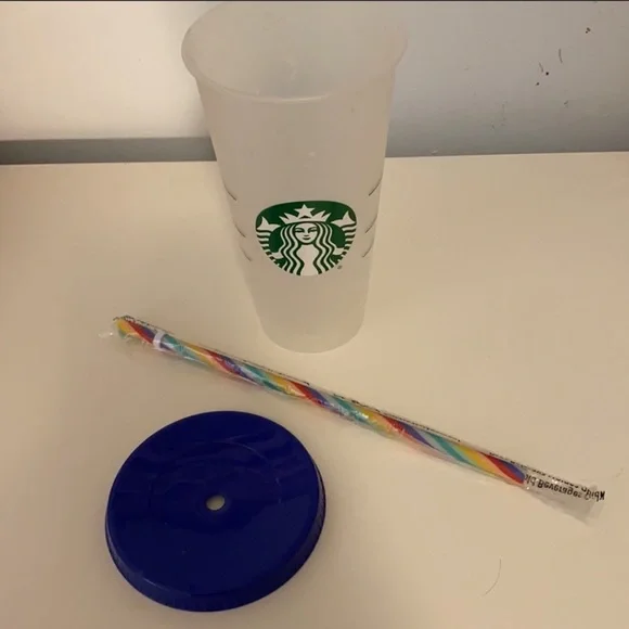 Set of Two Starbucks Color Changing Cups - Picture 4 of 7